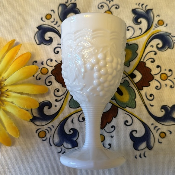 🍇 VINTAGE, Milk White Beautiful Grape Design Port Style Glasses w/ “G” insignia. - Picture 5 of 10